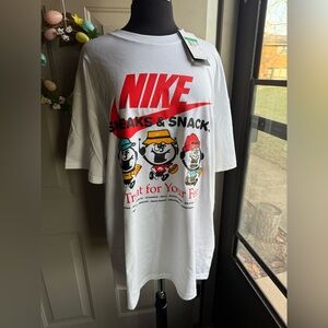 NWT Nike Sneaks & Snacks loose t-shirt, size XL